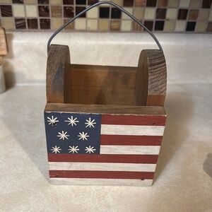 Wooden basket with‎ American flag